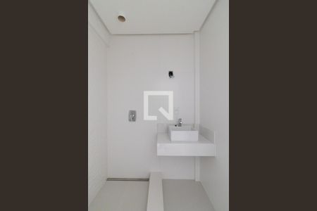 Banheiro da Suíte 2 de apartamento à venda com 3 quartos, 190m² em Vila Assunção, Porto Alegre