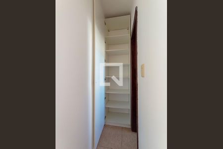 Quarto 2 de apartamento para alugar com 2 quartos, 60m² em Santo Antônio, Porto Alegre