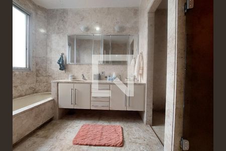 Apartamento à venda com 411m², 4 quartos e 3 vagasBanheiro da Suíte 3