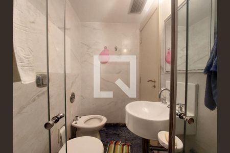 Apartamento à venda com 411m², 4 quartos e 3 vagasBanheiro da Suíte 1