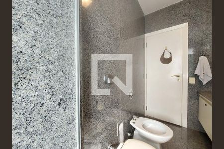 Apartamento à venda com 411m², 4 quartos e 3 vagasBanheiro da Suíte 2