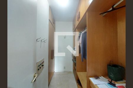 Apartamento à venda com 411m², 4 quartos e 3 vagasCloset do Suíte 3