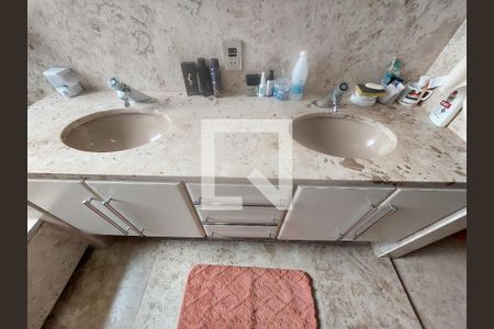 Apartamento à venda com 411m², 4 quartos e 3 vagasBanheiro da Suíte 3