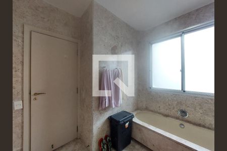 Apartamento à venda com 411m², 4 quartos e 3 vagasBanheiro da Suíte 3