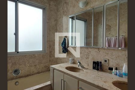 Apartamento à venda com 411m², 4 quartos e 3 vagasBanheiro da Suíte 3