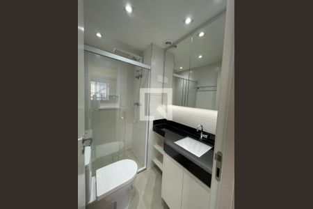 Banheiro de kitnet/studio para alugar com 1 quarto, 25m² em Sumarezinho, São Paulo