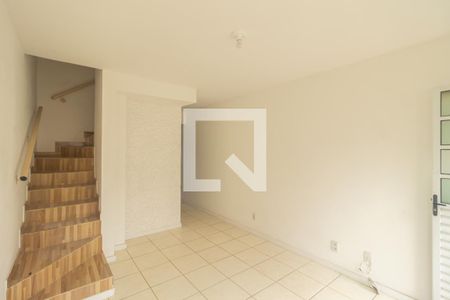 Sala de casa de condomínio para alugar com 2 quartos, 100m² em Guaratiba, Rio de Janeiro