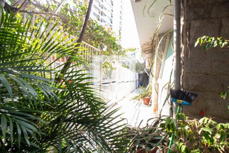 Fachada Interna de casa para alugar com 5 quartos, 253m² em Jardim das Acácias, São Paulo