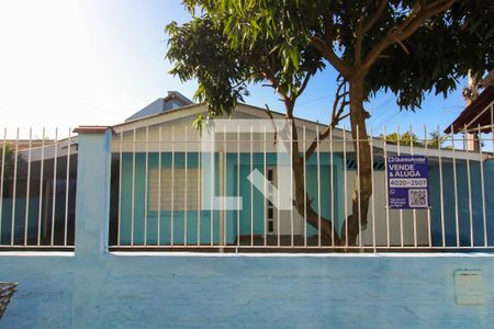 Fachada de casa à venda com 3 quartos, 80m² em Harmonia, Canoas