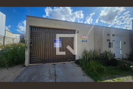 Fachada e placa de casa para alugar com 4 quartos, 280m² em Jardim Atlântico, Goiânia