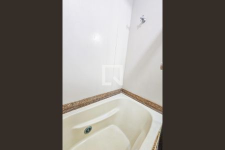 Banheiro da Suíte de apartamento para alugar com 2 quartos, 80m² em Centro, Guarujá
