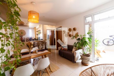 Sala de apartamento à venda com 2 quartos, 60m² em Colégio Batista, Belo Horizonte
