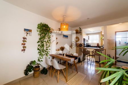 Sala de apartamento à venda com 2 quartos, 60m² em Colégio Batista, Belo Horizonte