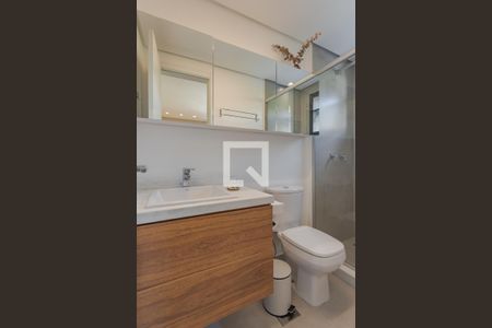 Banheiro da Suíte  de apartamento para alugar com 2 quartos, 64m² em Rio Branco, Porto Alegre