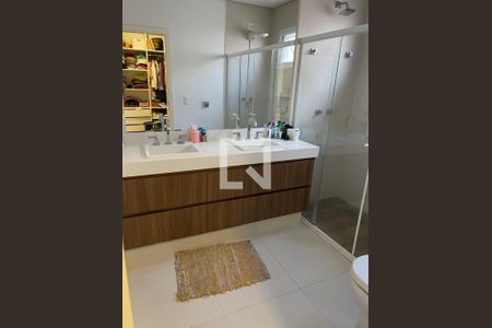 Banheiro  de casa de condomínio à venda com 4 quartos, 324m² em Swiss Park, Campinas