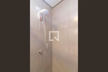 Banheiro de kitnet/studio para alugar com 1 quarto, 27m² em Santa Ifigênia, São Paulo