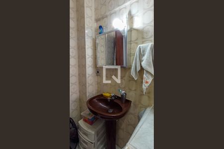 Banheiro de apartamento à venda com 1 quarto, 59m² em Santana, Porto Alegre
