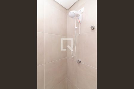 Banheiro de kitnet/studio para alugar com 1 quarto, 22m² em Santa Ifigênia, São Paulo