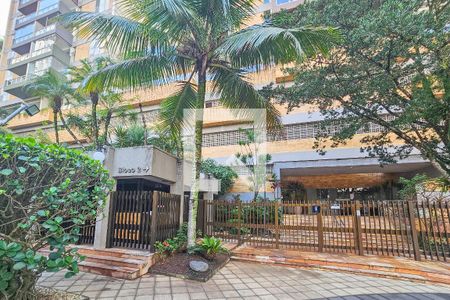 Fachada de apartamento para alugar com 3 quartos, 140m² em Centro, Guarujá