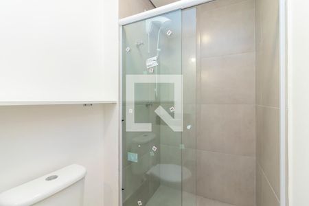 Banheiro de kitnet/studio para alugar com 1 quarto, 27m² em Santa Ifigênia, São Paulo