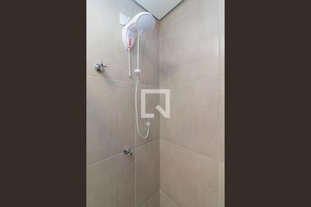 Banheiro de kitnet/studio para alugar com 1 quarto, 27m² em Santa Ifigênia, São Paulo