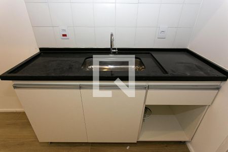 Cozinha de kitnet/studio para alugar com 1 quarto, 21m² em Santa Ifigênia, São Paulo