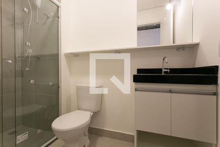 Banheiro de kitnet/studio para alugar com 1 quarto, 21m² em Santa Ifigênia, São Paulo