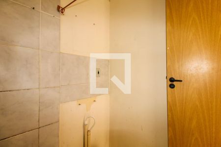 Banheiro de apartamento à venda com 2 quartos, 43m² em Olaria, Canoas