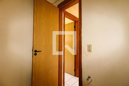 Banheiro de apartamento à venda com 2 quartos, 43m² em Olaria, Canoas