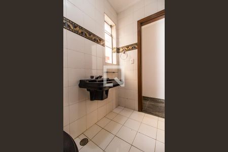 Casa de condomínio para alugar com 470m², 4 quartos e 6 vagasLavabo