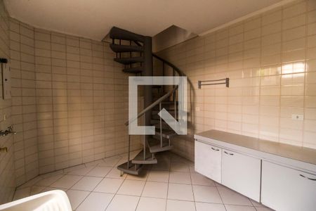 Casa de condomínio para alugar com 470m², 4 quartos e 6 vagasÁrea de Serviço