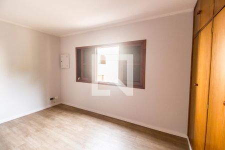 Casa de condomínio para alugar com 470m², 4 quartos e 6 vagasQuarto 4