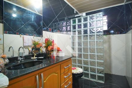 Banheiro Social de casa à venda com 3 quartos, 240m² em Sarandi, Porto Alegre