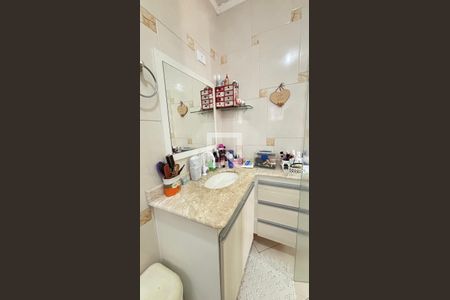 Banheiro da Suíte de casa à venda com 3 quartos, 194m² em Jardim das Maravilhas, Santo André