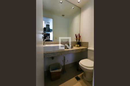Lavabo de apartamento para alugar com 2 quartos, 84m² em Vila Andrade, São Paulo