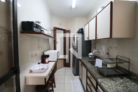 Cozinha de apartamento para alugar com 2 quartos, 84m² em Jardim Tejereba, Guarujá