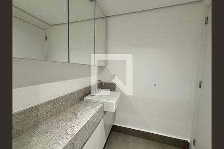 Banheiro de apartamento à venda com 1 quarto, 44m² em Indianópolis, São Paulo