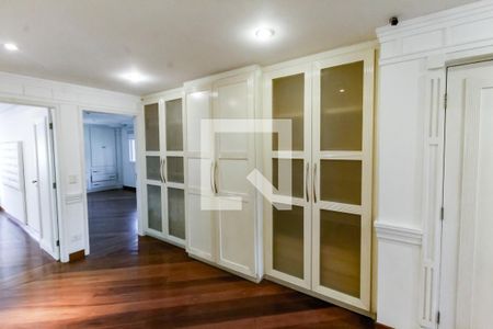 Corredor de casa de condomínio à venda com 5 quartos, 1100m² em Residencial Morumbi, São Paulo