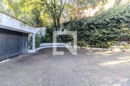 Garagem de casa à venda com 5 quartos, 600m² em Pacaembu, São Paulo