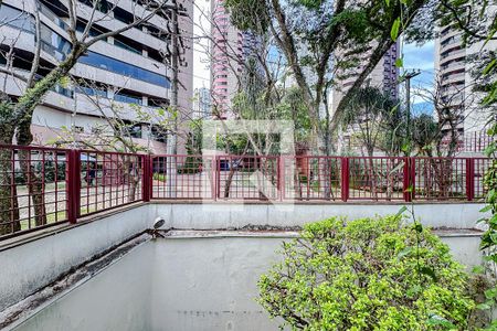 Vista da Suíte  de casa à venda com 3 quartos, 400m² em Jardim Analia Franco, São Paulo