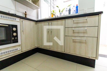 Cozinha de casa de condomínio à venda com 2 quartos, 72m² em Vila Carmosina, São Paulo