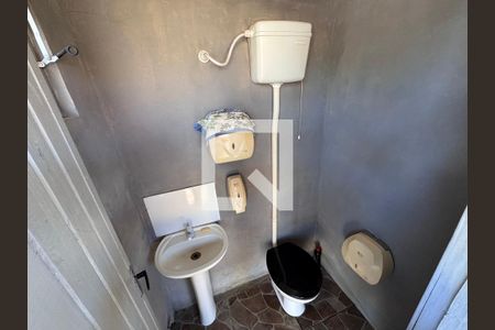 Banheiro de Serviço de casa à venda com 2 quartos, 96m² em Santos Dumont, São Leopoldo