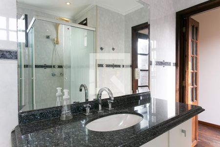 Banheiro da Suíte 1 de casa para alugar com 3 quartos, 302m² em Chácara Seis de Outubro, São Paulo