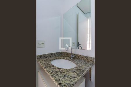 Banheiro de apartamento à venda com 2 quartos, 60m² em Parque Reboucas, São Paulo