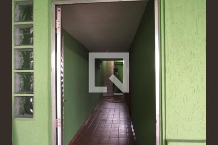 Corredor/ Garagem de casa à venda com 2 quartos, 300m² em Padroeira, Osasco
