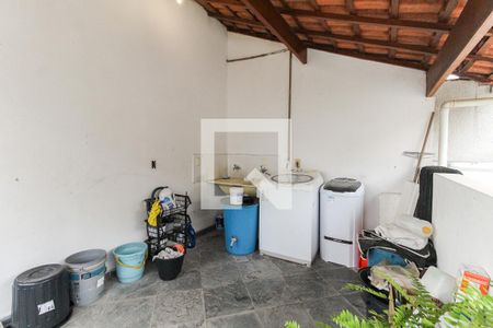 Área de Serviço de casa para alugar com 4 quartos, 260m² em Vila Campanela, São Paulo
