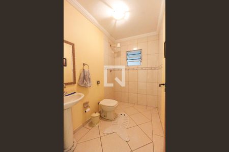 Banheiro Social 2 de casa para alugar com 4 quartos, 260m² em Vila Campanela, São Paulo