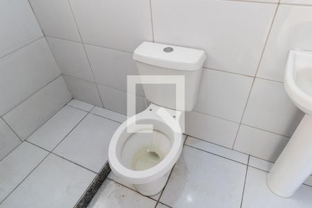 Banheiro de apartamento para alugar com 1 quarto, 30m² em Guaratiba, Rio de Janeiro