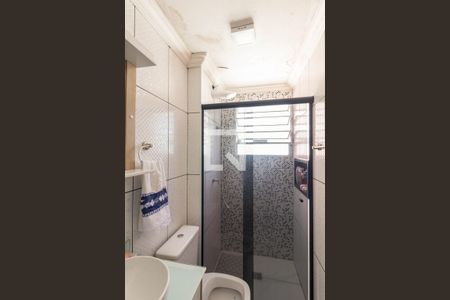 Banheiro de apartamento à venda com 2 quartos, 52m² em Vila Carmosina, São Paulo