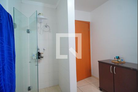 Banheiro de apartamento à venda com 1 quarto, 44m² em Morro Santana, Porto Alegre